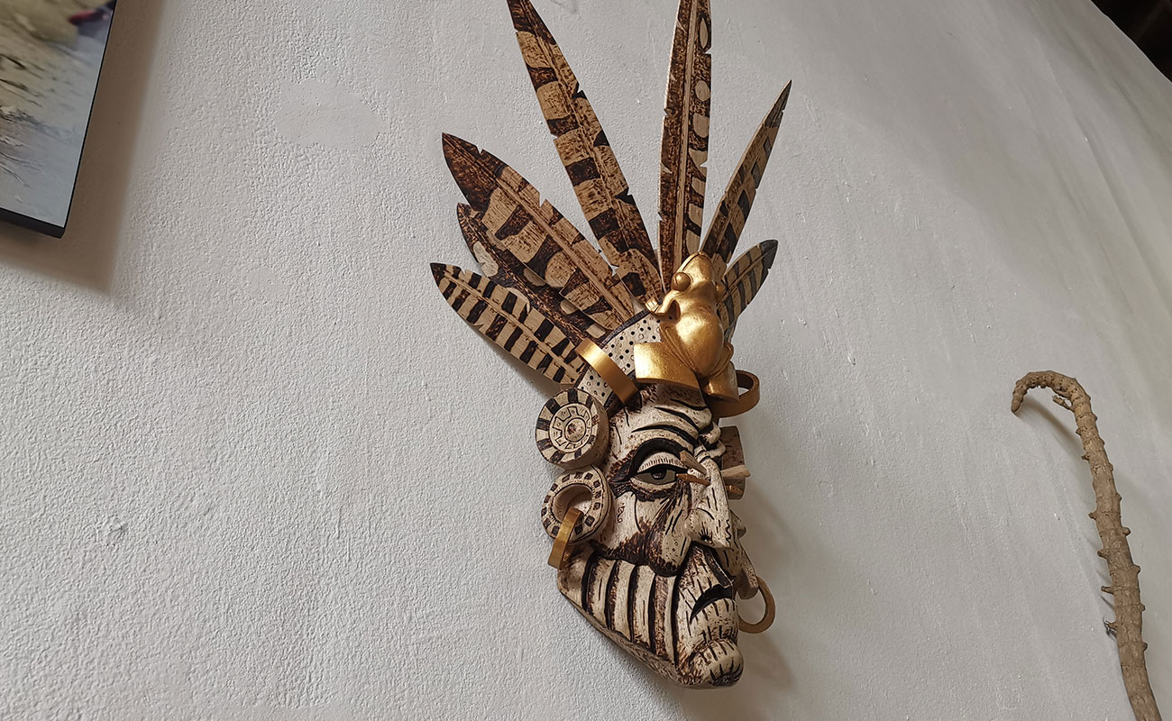 mascara-alegorica-sobre-madera-museo-de-arte-y-diseno-contemporaneo-madic-distrito-el-carmen-canton-san-jose-san-jose-25112023
