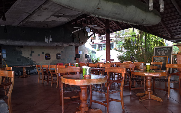 Restaurante y Bar el Avión - Manuel Antonio